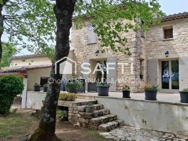 MAS PROVENCAL au calme sans vis à vis et proche du village