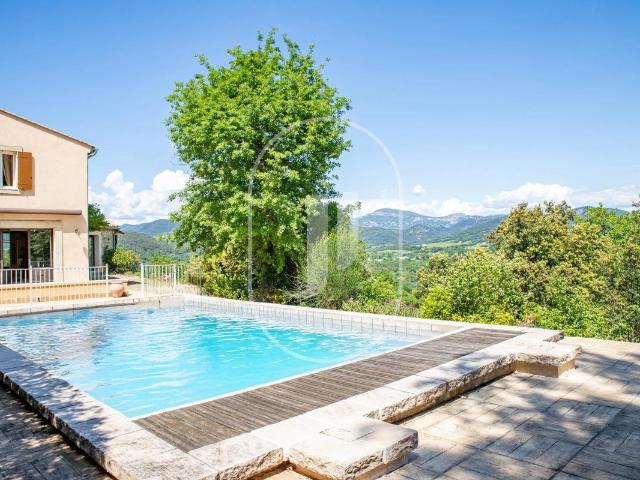 Maison provençale avec piscine à vendre proche de Vaison La. 223m² Vaison la Romaine