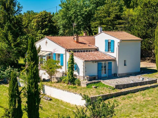 Maison provençale avec vue exceptionnelle sur la campagne du. 100m² Goult