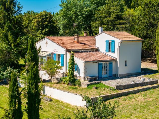 Maison provençale avec vue exceptionnelle sur la campagne du Luberon