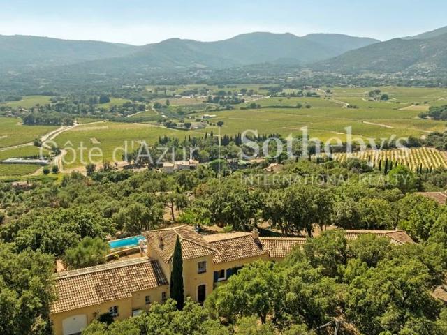 Maison provençale de prestige avec piscine et dépendance, Go. 260m² Le Plan de la Tour