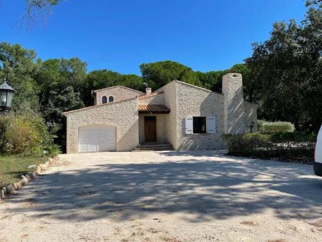 Maison provençale de standing – Parc boisé rare – Intimité t. 228m² Bagnols sur Cèze