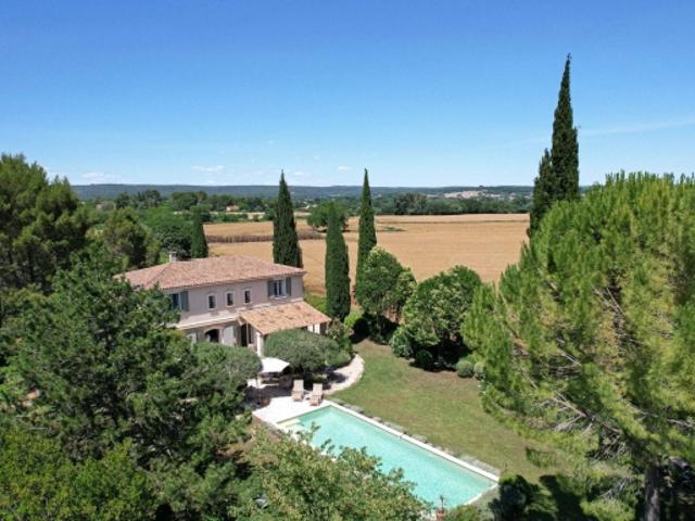 Maison provençale d'exception avec piscine, à 1.5 km du centre historique d'Uzès