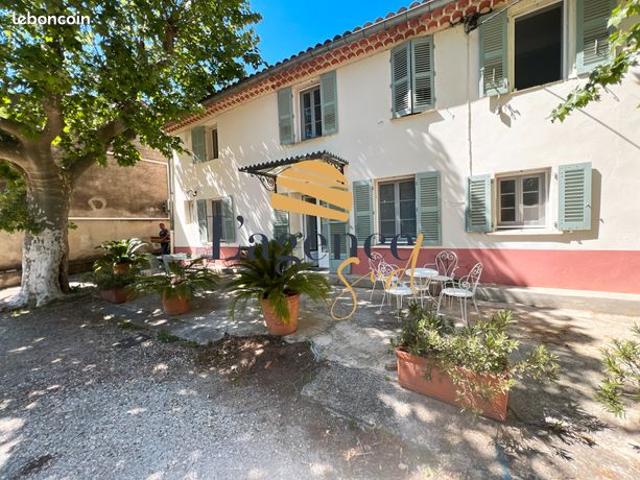 Maison Provençale en pleine campagne à Pierrefeu du Var