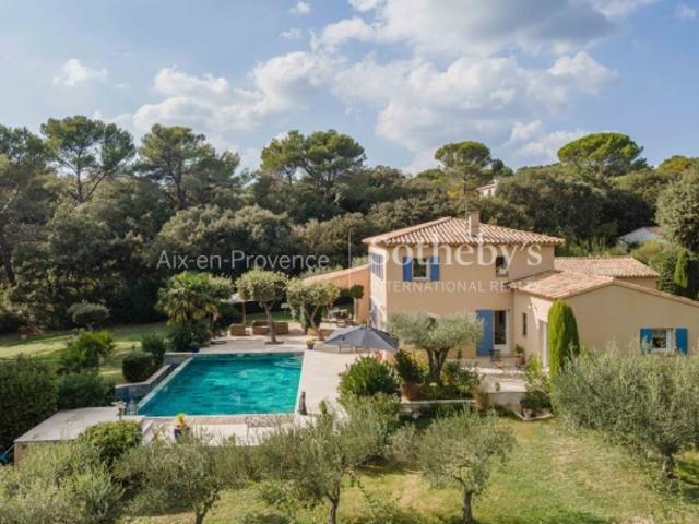 Maison Provençale moderne avec vue exceptionnelle sur la Sainte Victoire