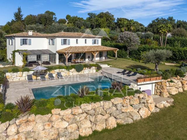 Maison Provençale Moderne avec Vue jusqu'à la Mer