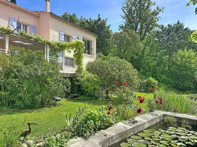 Maison provençale, piscine, maison d’amis dans paradis bucolique