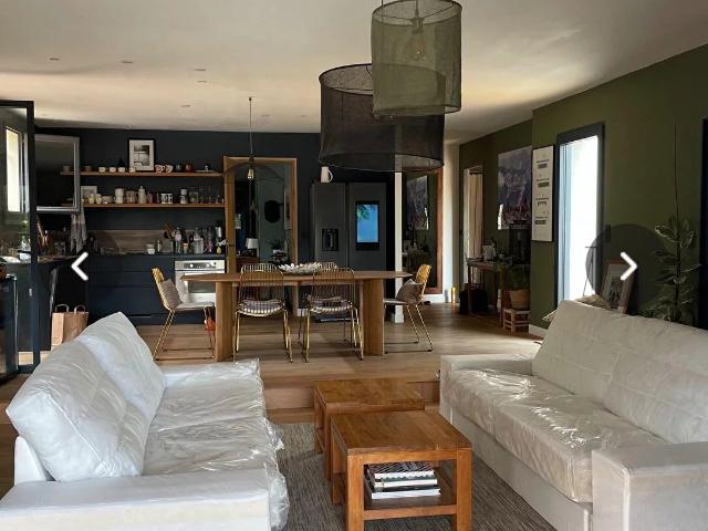 Maison Pujaut 4 pièce s 147 m2 de plain pied sur une parcelle d