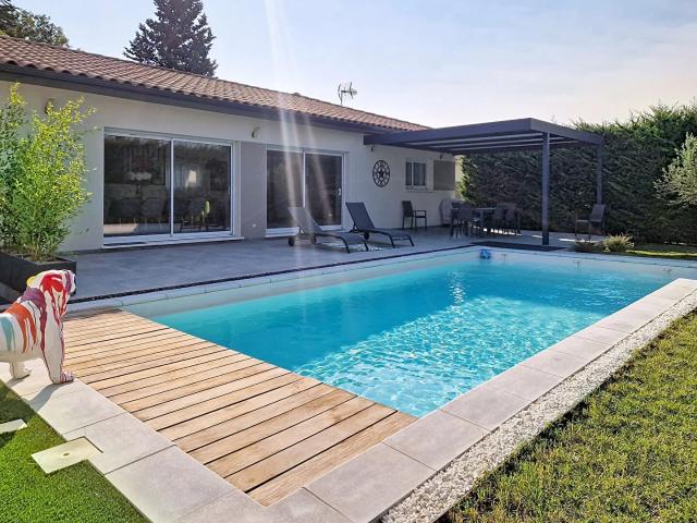 Maison Pujaut 6 pièce s 203 m2 habitables plus garage sur une p