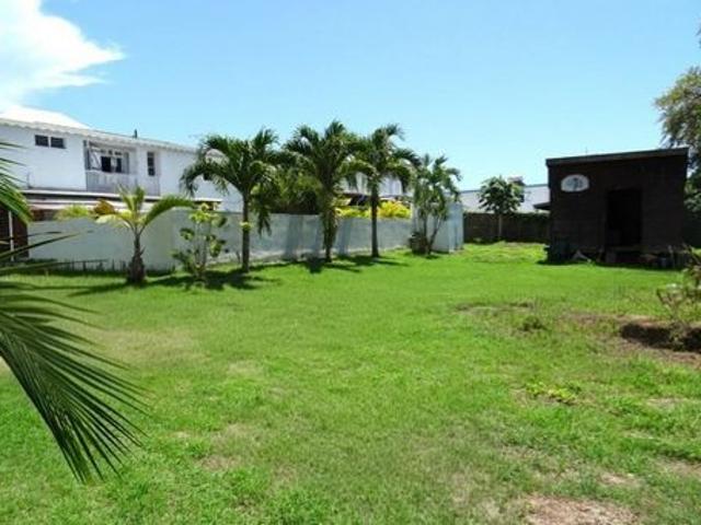 Maison quasi autonome ideale famille + appartement sur St François 779000 euros