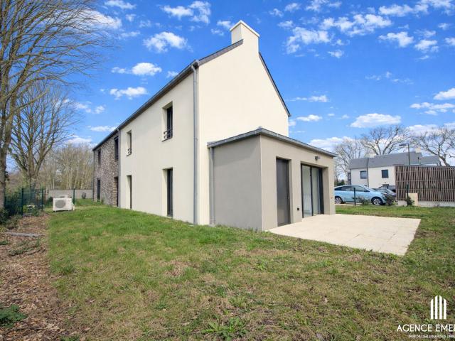 Maison quartier de la Vicomté, 5 pièces de 101 m2 à Dinard, stationnements, annexe, jardin