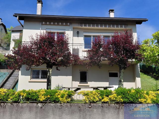 Maison quartier de Sarsan avec vue montagne