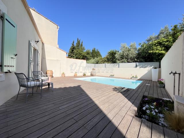 MAISON QUARTIER LACROIX NARBONNE PROCHE DES HALLES TYPE T6 AVEC EXTERIEUR, PISCINE ET PLACES PARKING