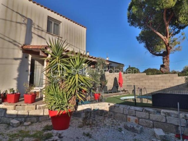 Maison R+1, 112m² habitable sur 320m² de terrain, 3 chambres, piscine