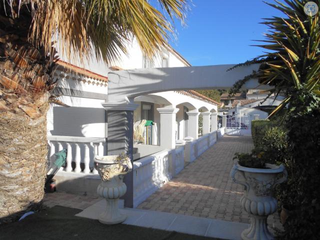 MAISON R+1 T6 DE 142M2 AVEC T2 36.5M2 PISCINE 7X3 PARCELLE 437M2