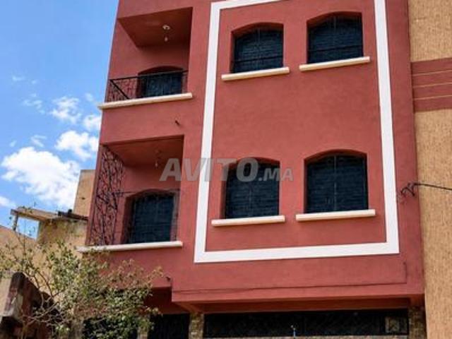 Maison R+2 à vendre avec magasin