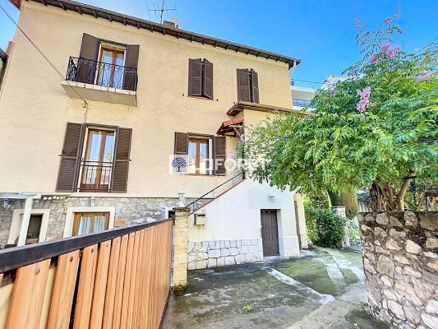 Maison Roquebrune Cap Martin quatre pièces avec parkings et studio