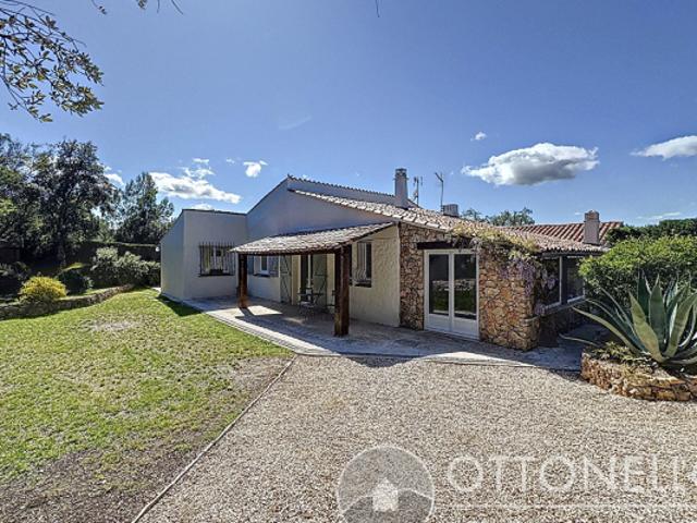 Maison Roquebrune Sur Argens 4 pièces 91.21 m2 sur 650 m2 de terrain avec garage et abri voiture