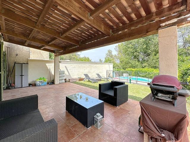 Maison Roquefort Les Pins 4 pièce s 102 m² / Terrain 1535 m² /
