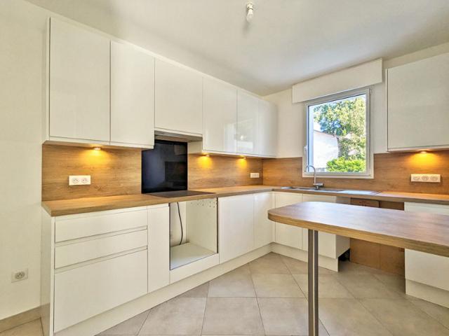 Maison RDC 285 m2 10 pièces