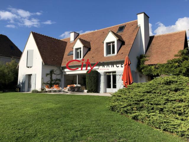 Maison RDC 326 m2 7 pièces