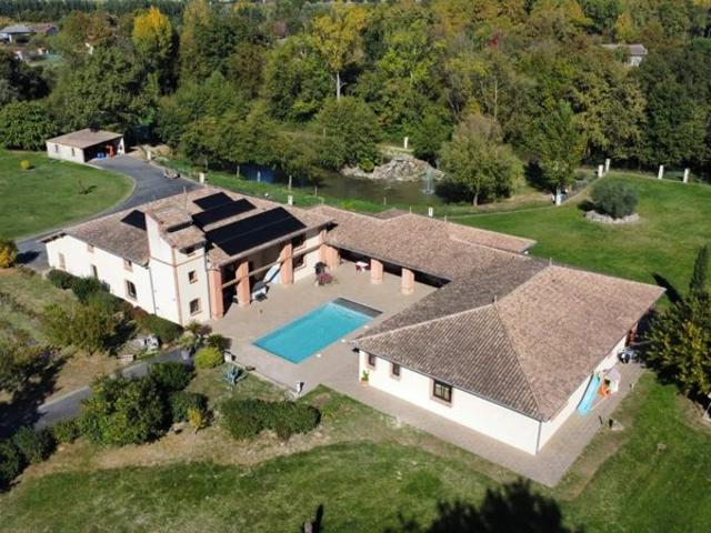 Maison RDC 640 m2