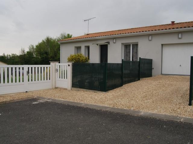 Belle maison de plain pied comprenant 3 chambres avec un DPE A