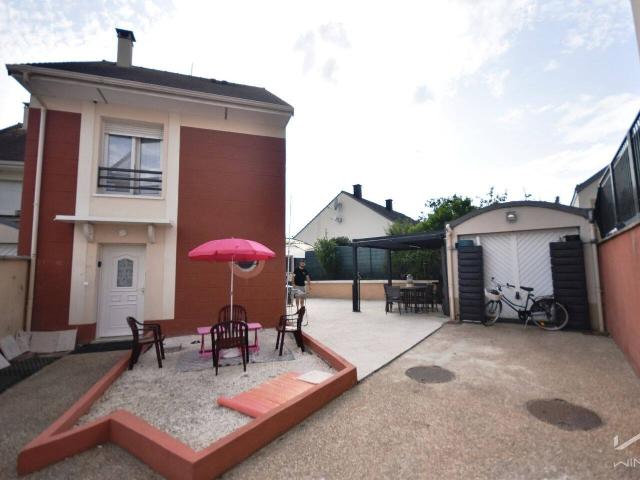 Maison récente 3 chambres + garage aménagé en studio