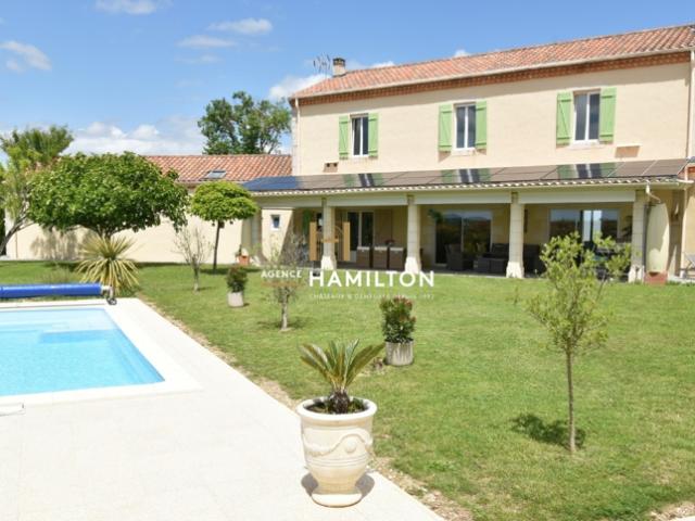 MAISON RECENTE AU CHARME DE L'ANCIEN, ORGANISEE EN CLOS AVEC VUE OUVERTE SUR LA CAMPAGNE