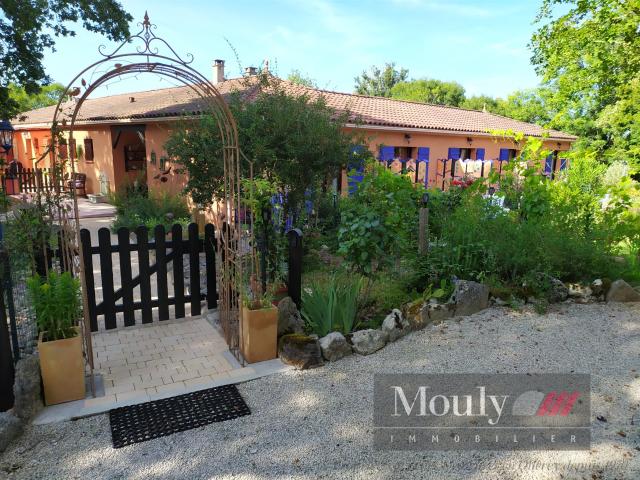 Maison Recente Avec Activite Chambres D'hotes 344m² Vers