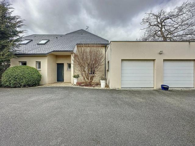 MAISON RECENTE AVEC PISCINE SECTEUR SAINTE RADEGONDE
