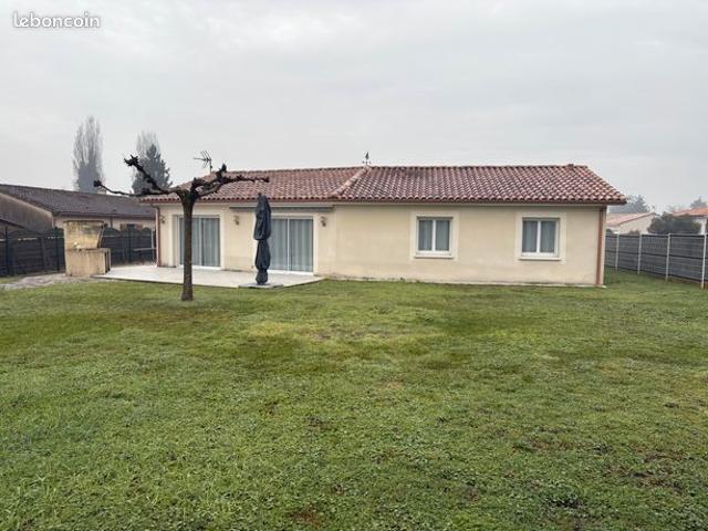 Maison récente avec 3 chambres, jardin, parking et double garage