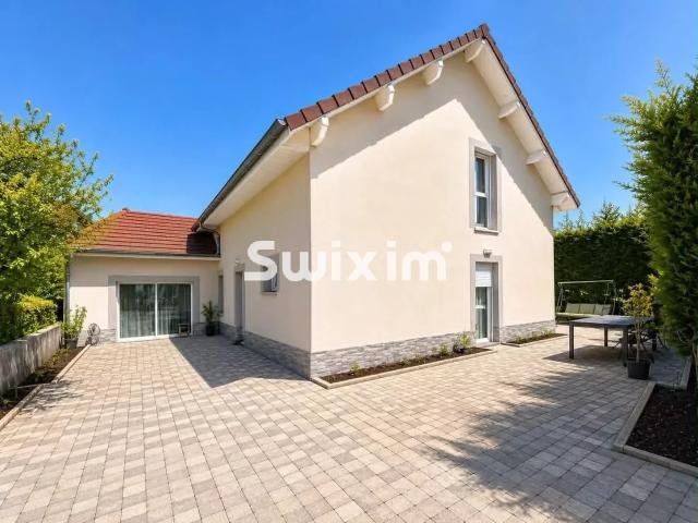 Maison récente coeur de village emplacement de choix et disc. 150m² Lons le Saunier