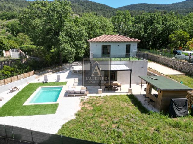 Maison récente de 104 m2 avec piscine sur une parcelle de 12