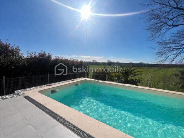 Maison récente de 113 m2 de plain pied avec piscine, 3 chambres