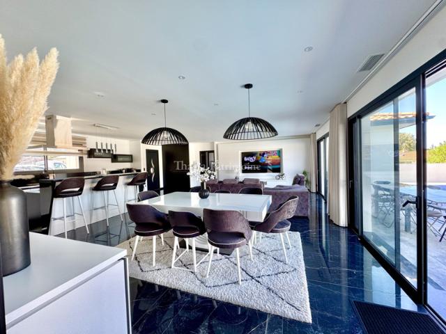Maison contemporaine de 145m2 avec piscine Camblanes et Me