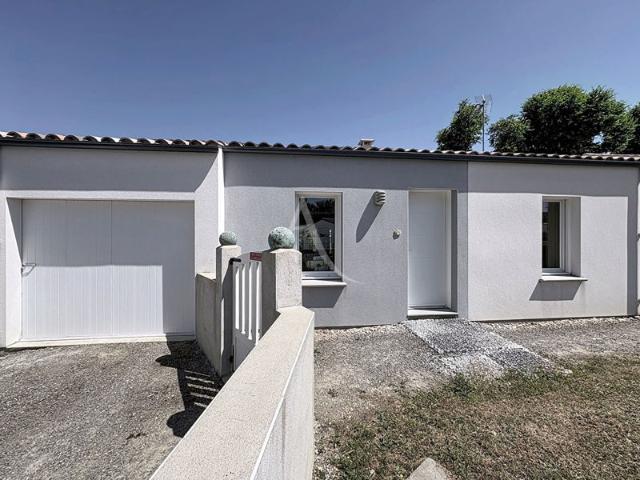 Maison récente de 2017 avec pergola bioclimatique et garage ? Quartier La Bloire à Challans