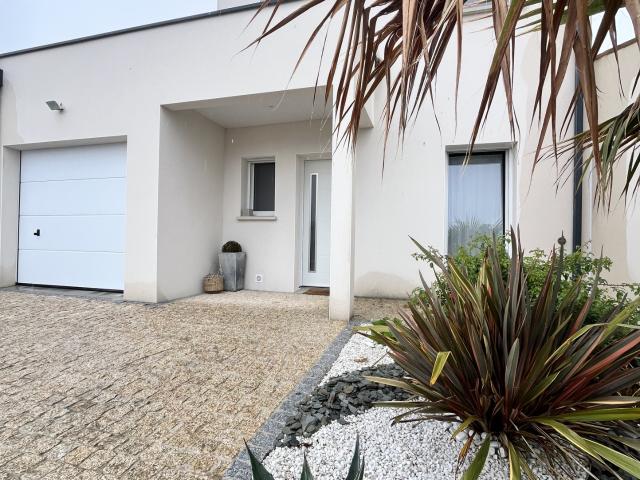 Maison récente de 2021, 3 chambres, située à NIORT, proche des commerces