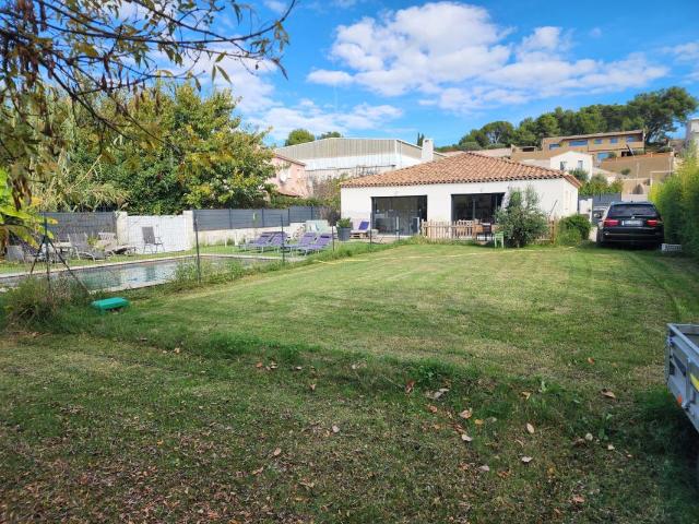 Maison familiale récente avec piscine – Saint Chamas