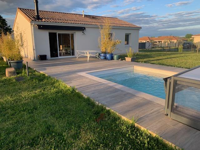Maison récente de plain pied Piscine