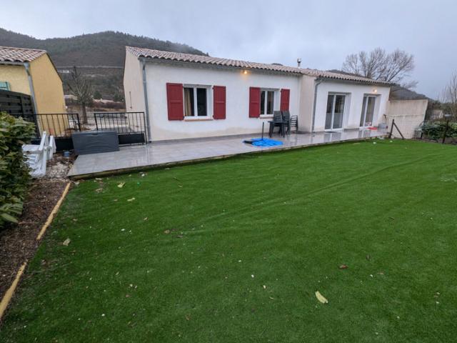 Maison récente d'environ 91 m2 proche du lac à CASTELLANE