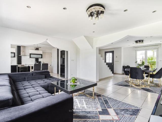MAISON RECENTE FAMILIALE