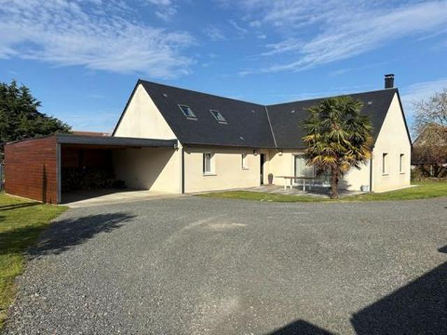 Volumes exceptionnels, lumière omniprésente et aucun travaux à prévoir: découvrez cette maison contemporaine!