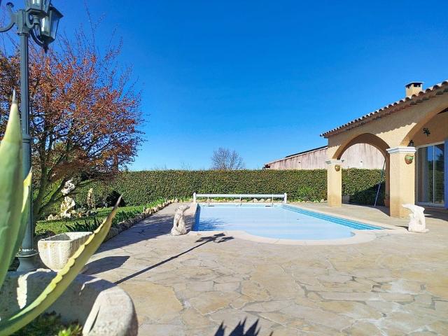 Maison Regusse 4 pièce s 102 m2 avec piscine et garage
