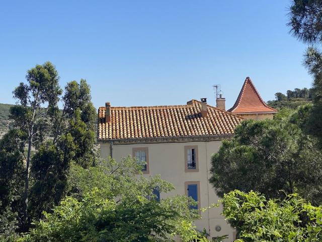 Maison remarquable avec beaucoup de caractère hauts plafond. 400m² Leucate