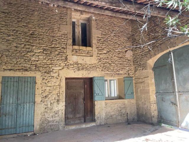 Maison Remoulins en RDC+1 composée de 7 pièce s 120 m2 avec jardin piscinable et cour
