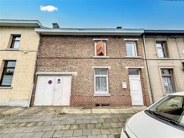 Maison remplie de potentiel à vendre