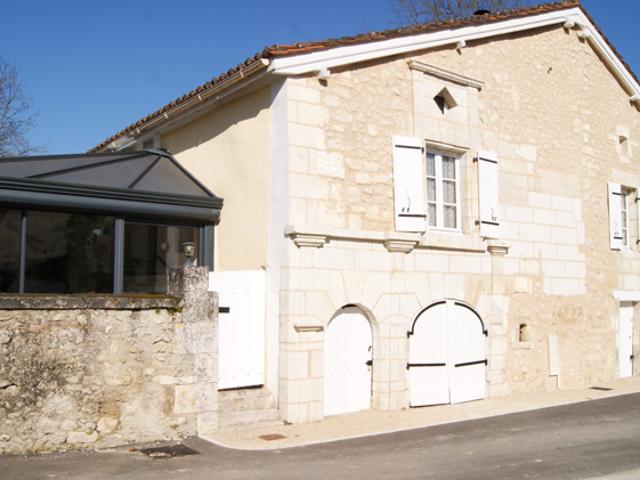 Maison rénovée 120m2 à Celles 3 chambres, bureau avec jard