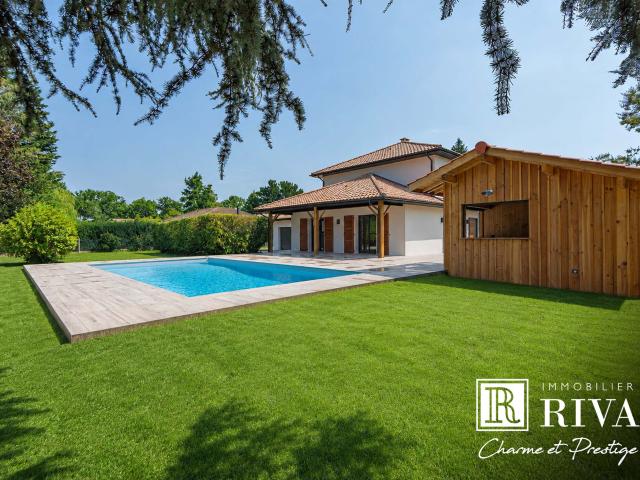 MAISON RENOVEE 199 M2 + GARAGE/ATELIER 18 M2 CALME