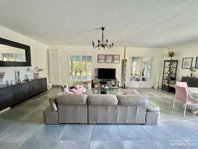 Maison rénovée 205 m² | Bazas centre à pied | Calme et commodités